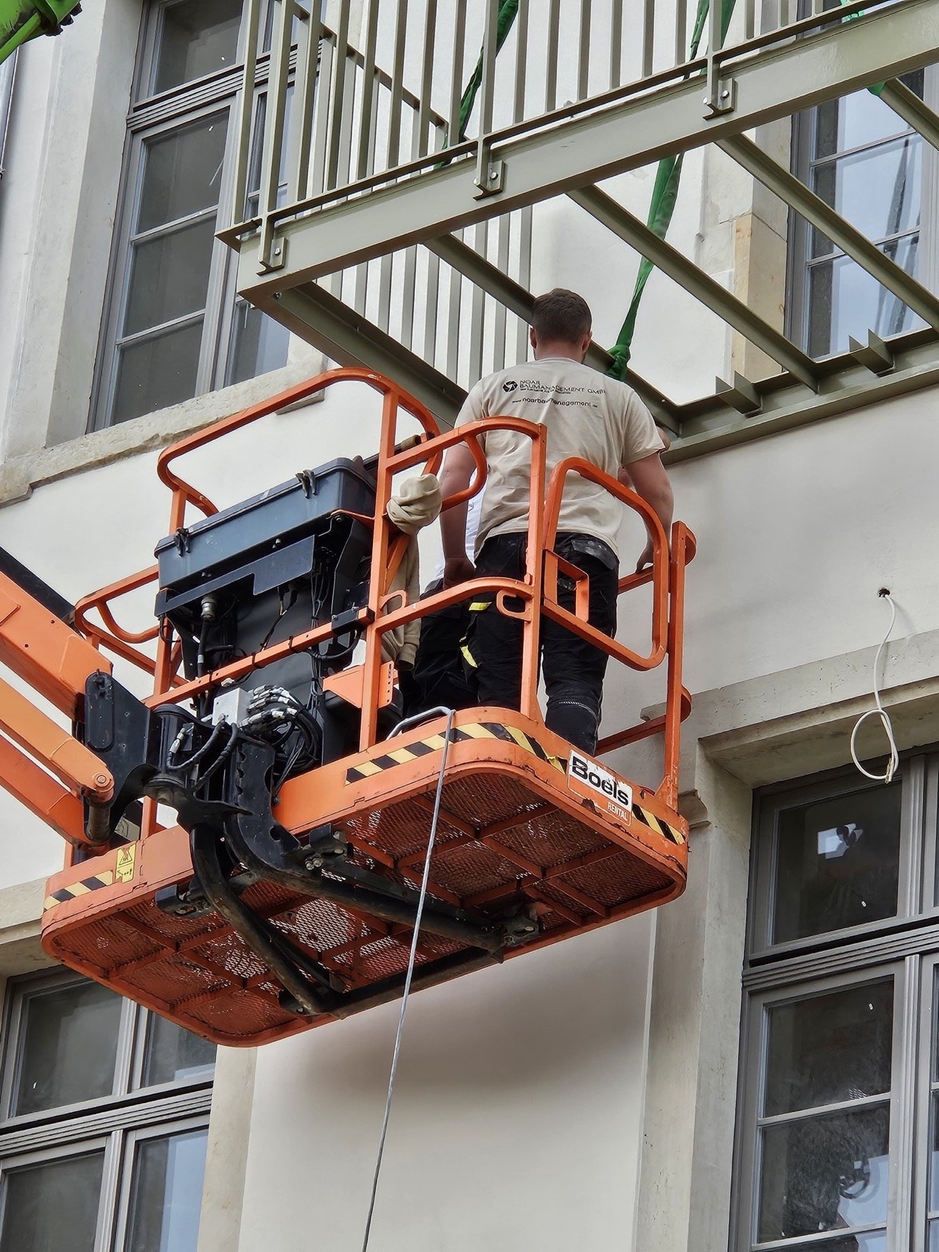 Detailarbeit am Balkonanschluss